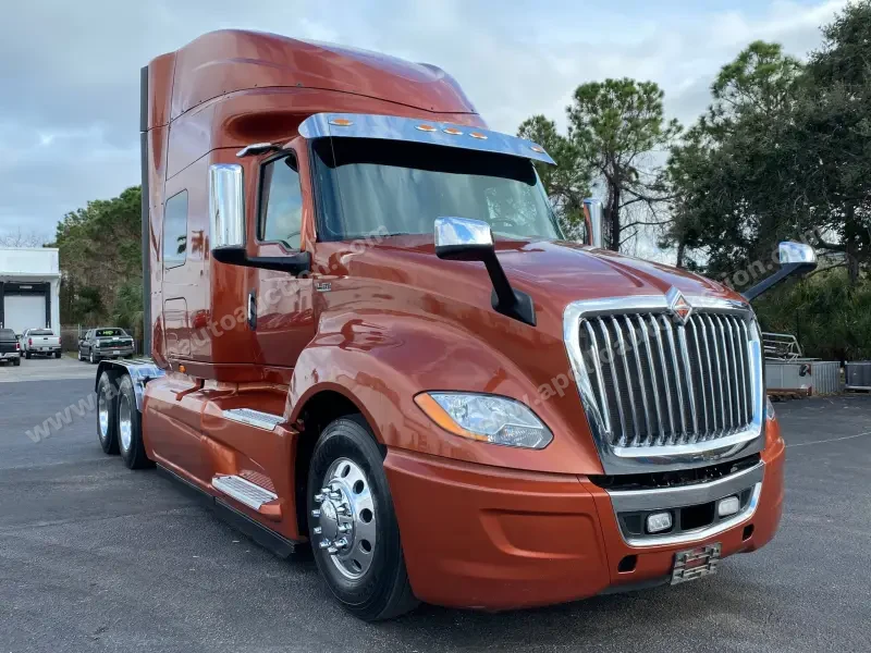 2018 International LT photo 7