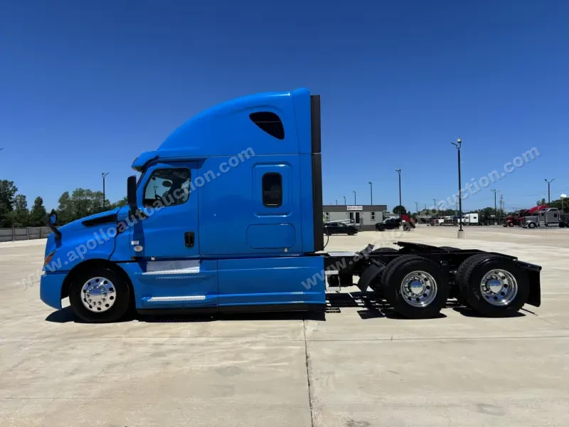 2020 Freightliner Cascadia 126 photo 6