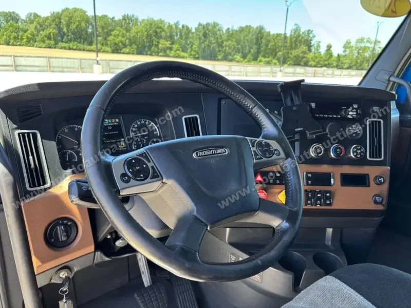 2020 Freightliner Cascadia 126 photo 17