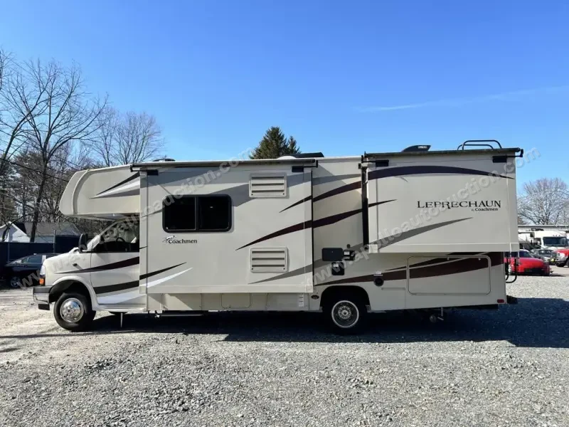 2019 Coachmen Leprechaun 260DS photo 21