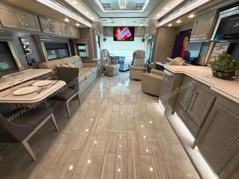 2020 Tiffin Phaeton 37BH photo 2