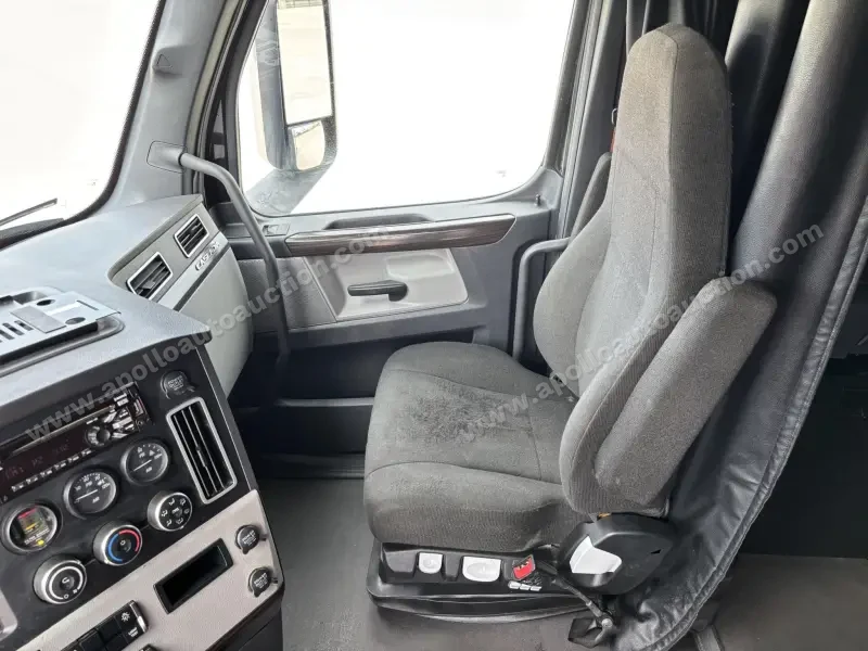 2021  Freightliner  CASCADIA 126 photo 12