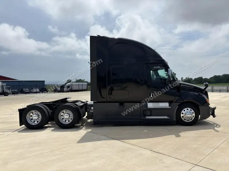 2021  Freightliner  CASCADIA 126 photo 22