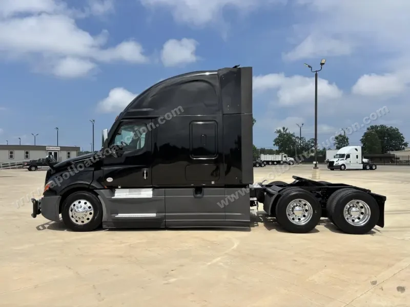 2021  Freightliner  CASCADIA 126 photo 25