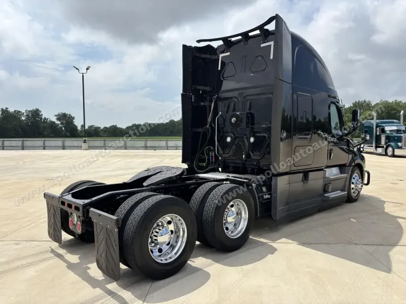 2021  Freightliner  CASCADIA 126 photo 23