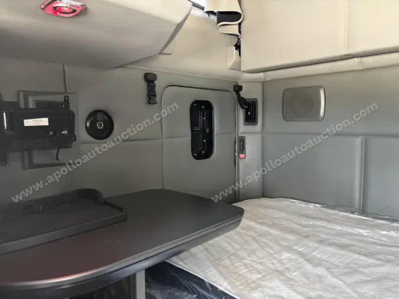 2022 Kenworth T680 Sleeper photo 9