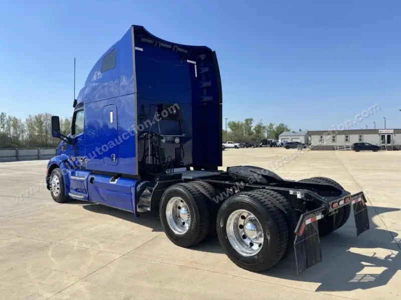 2022 Peterbilt 579 photo 3