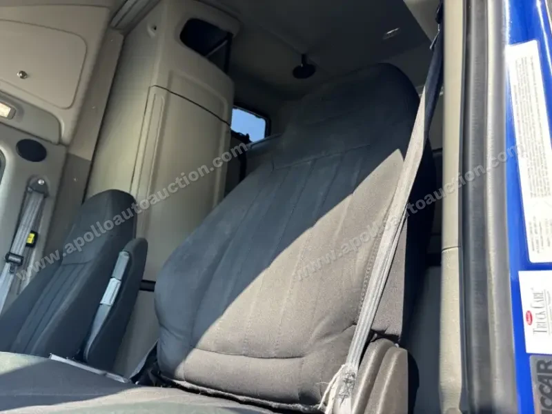 2022 Peterbilt 579 photo 14
