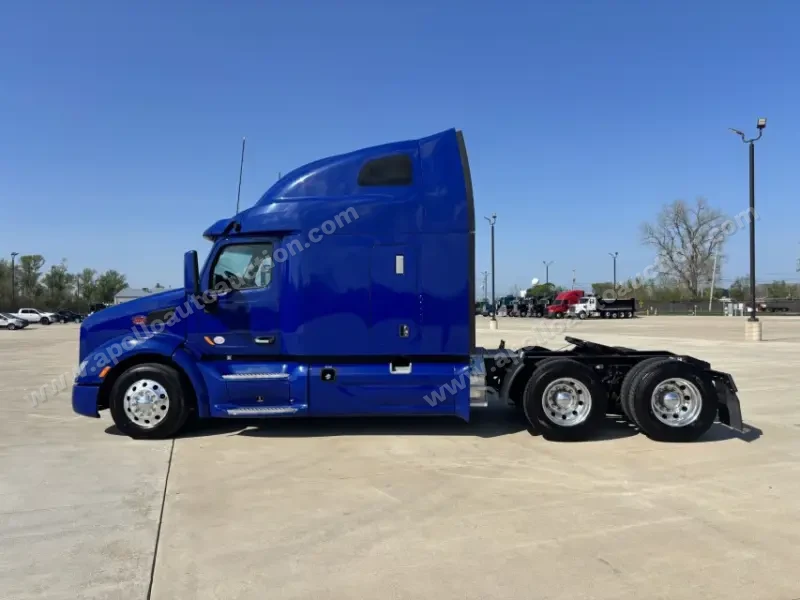 2022 Peterbilt 579 photo 2