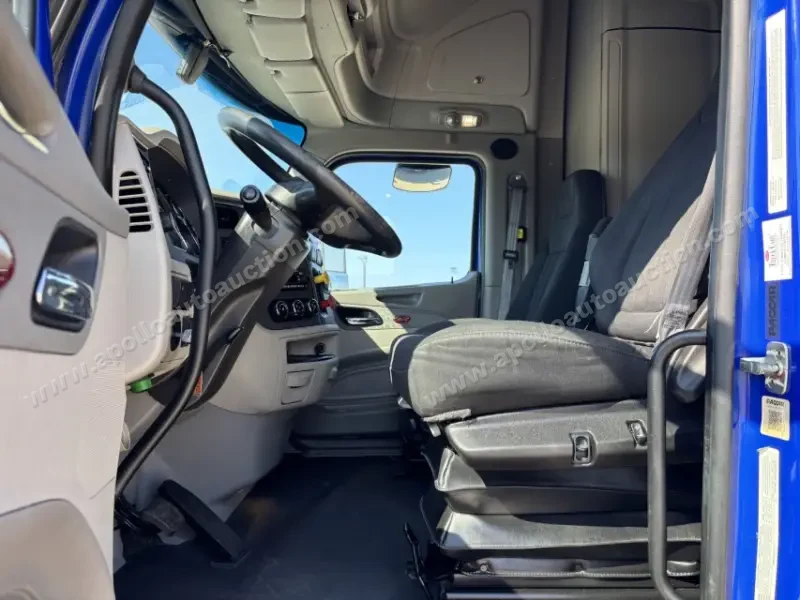 2022 Peterbilt 579 photo 12