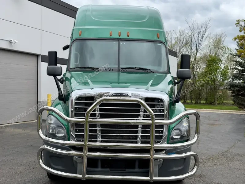 2018 Freightliner Cascadia 125 Evolution Sleeper photo 3
