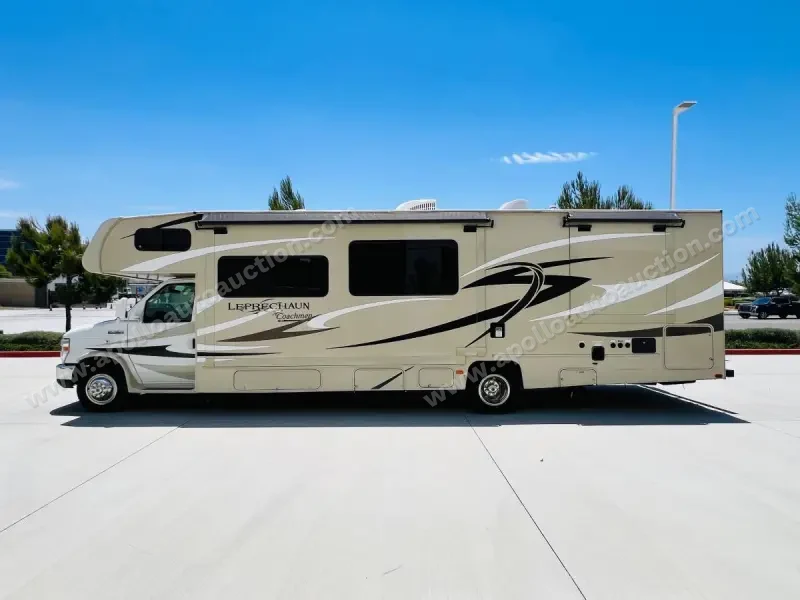 2014 Coachmen Leprechaun 319DS photo 8