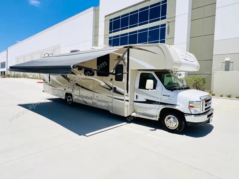 2014 Coachmen Leprechaun 319DS photo 18