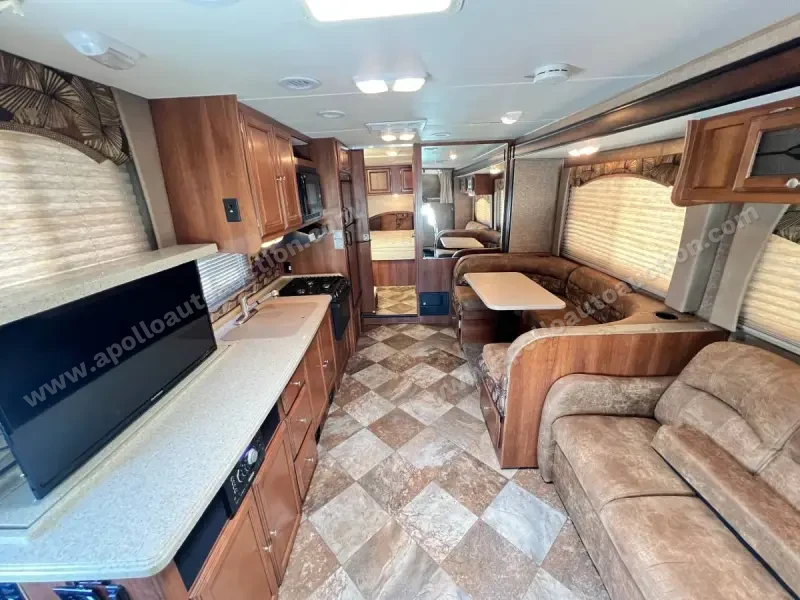 2014 Coachmen Leprechaun 319DS photo 21
