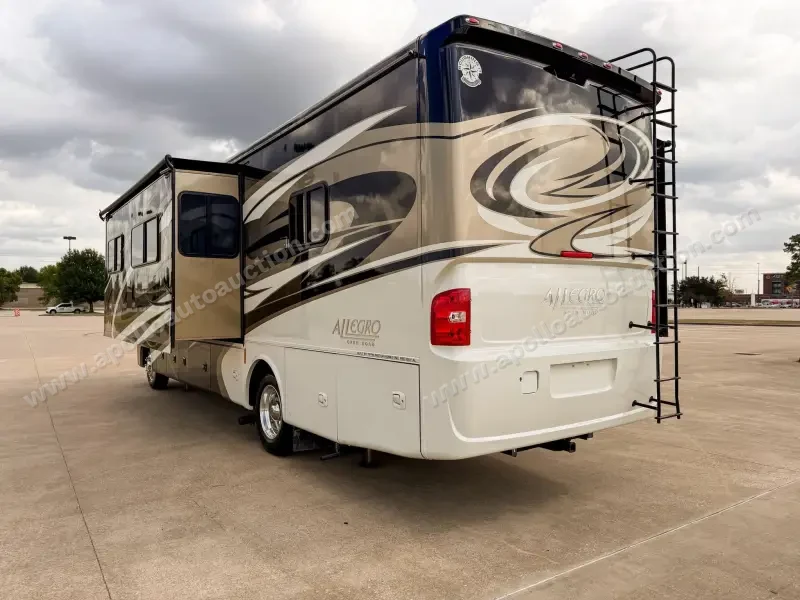 2015 Tiffin Allegro Bay 32 photo 6
