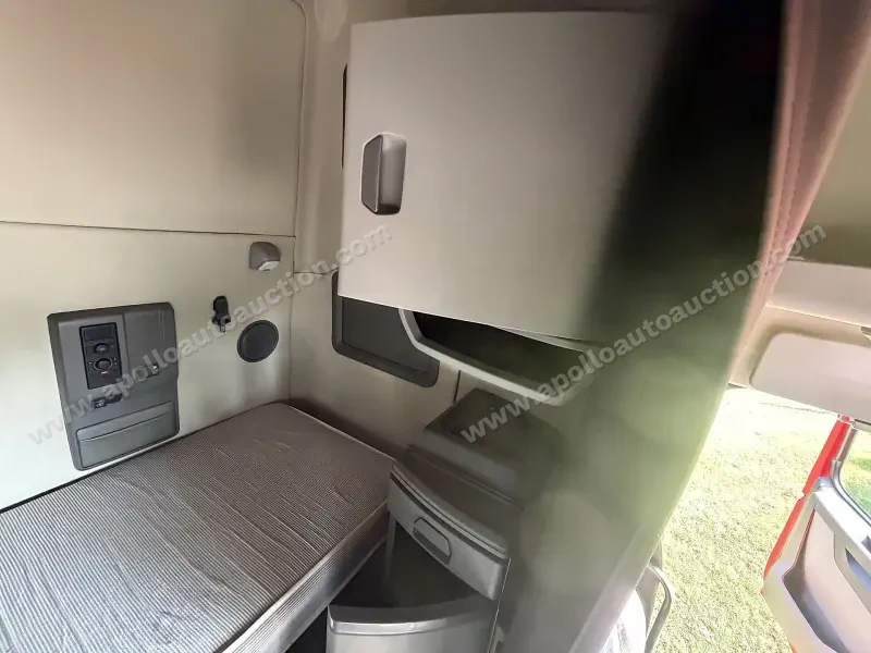2022 Volvo VNL 760 photo 22