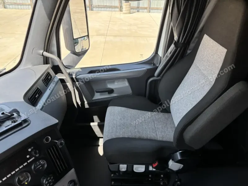 2021 Freightliner CASCADIA 126  - 455 HP photo 14