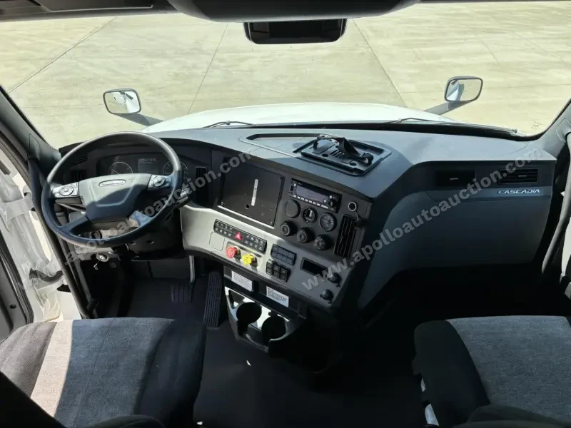 2021 Freightliner CASCADIA 126  - 455 HP photo 15