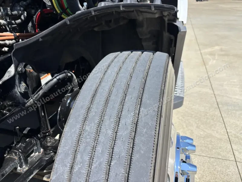 2021 Freightliner CASCADIA 126  - 455 HP photo 19