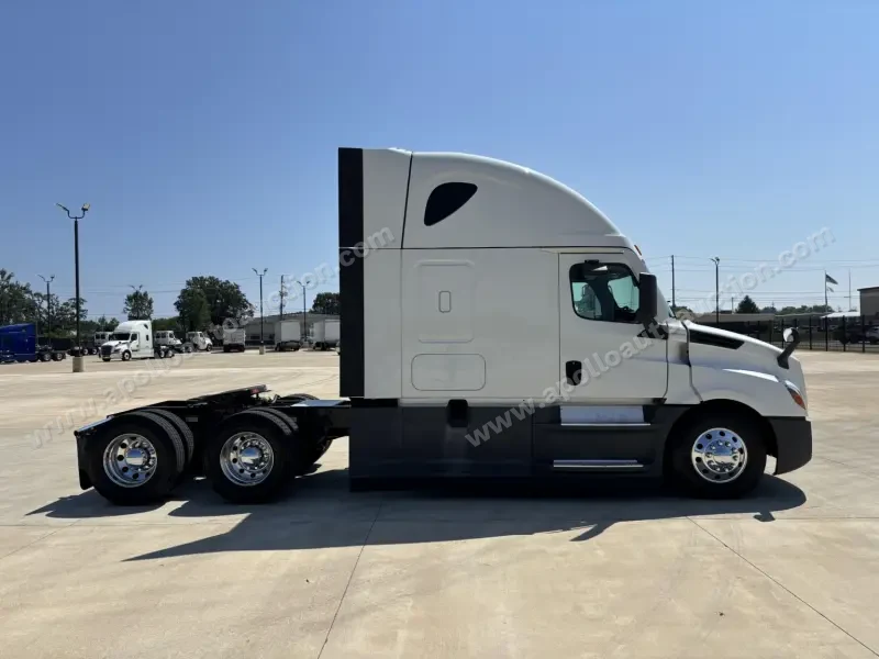 2021 Freightliner CASCADIA 126  - 455 HP photo 5