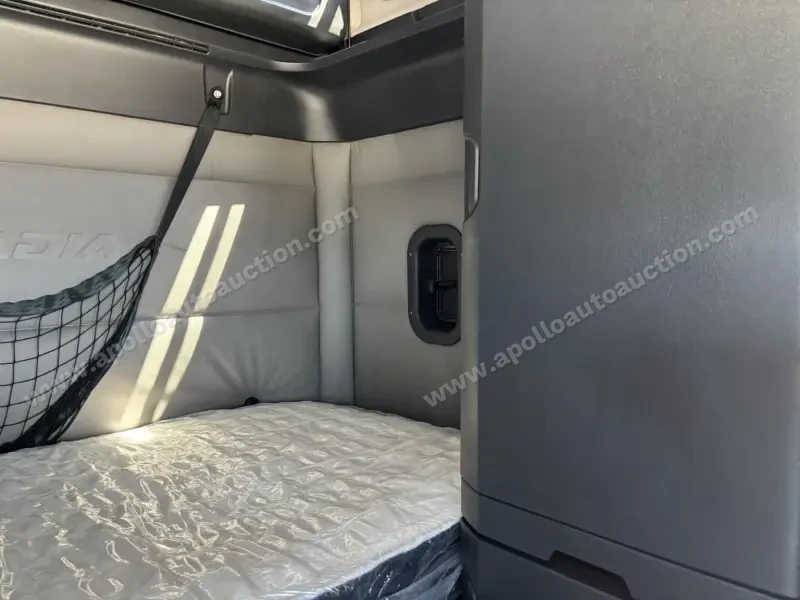 2021 Freightliner CASCADIA 126  - 455 HP photo 17
