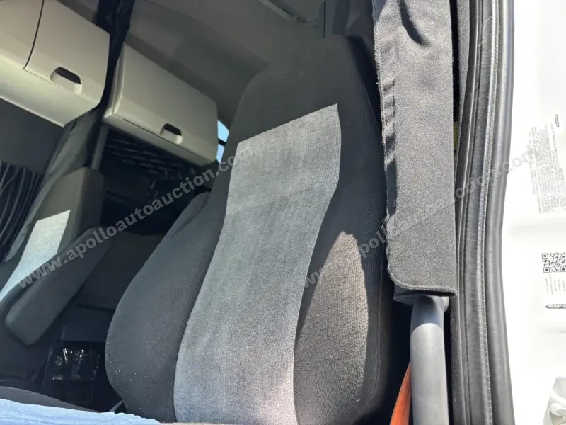 2021 Freightliner CASCADIA 126  - 455 HP photo 12