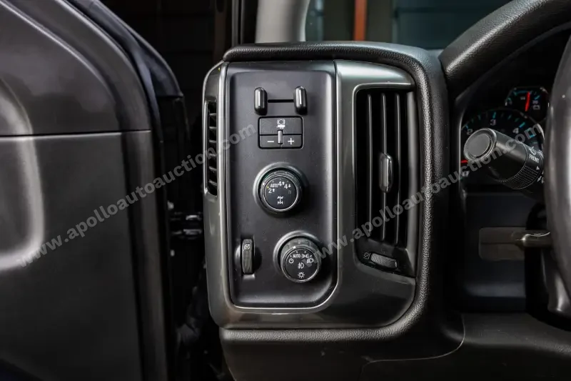 2019 Chevrolet Silverado 1500 Crew Cab LT photo 3