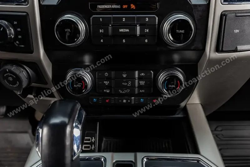 2020 Ford F150 SuperCrew Cab Lariat photo 26