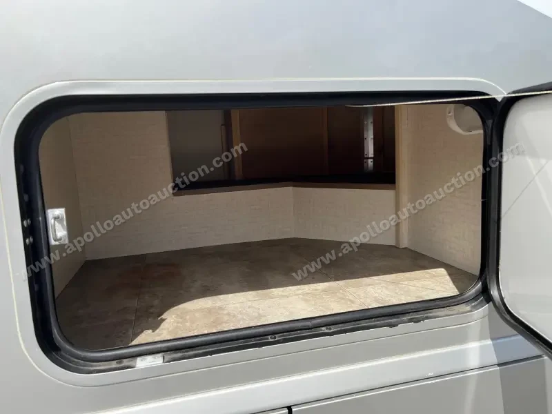 2018 Winnebago Navion 24J photo 4