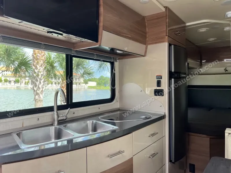 2018 Winnebago Navion 24J photo 28