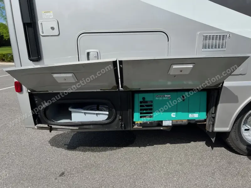 2018 Winnebago Navion 24J photo 10