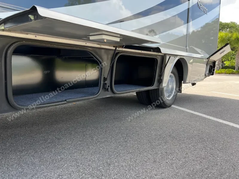 2018 Winnebago Navion 24J photo 12