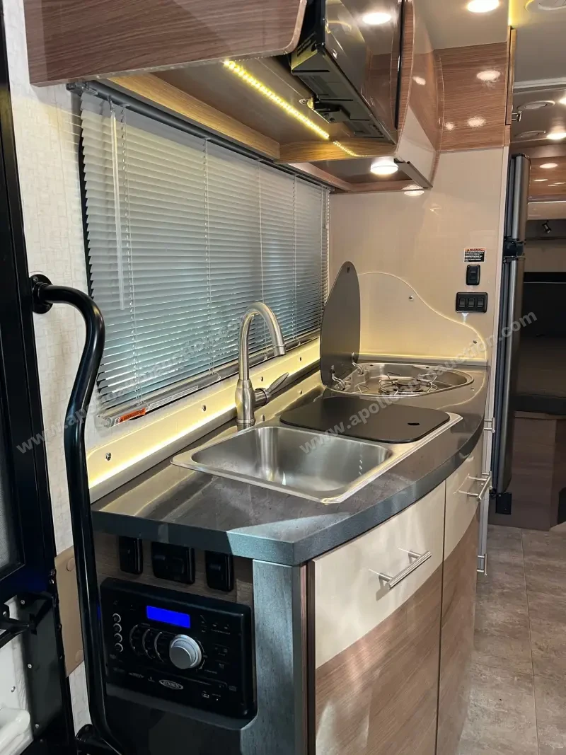 2018 Winnebago Navion 24J photo 9