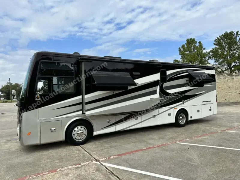 2017 Tiffin Allegro Breeze 32BR photo 5