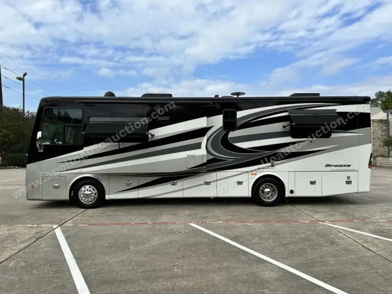 2017 Tiffin Allegro Breeze 32BR photo 6
