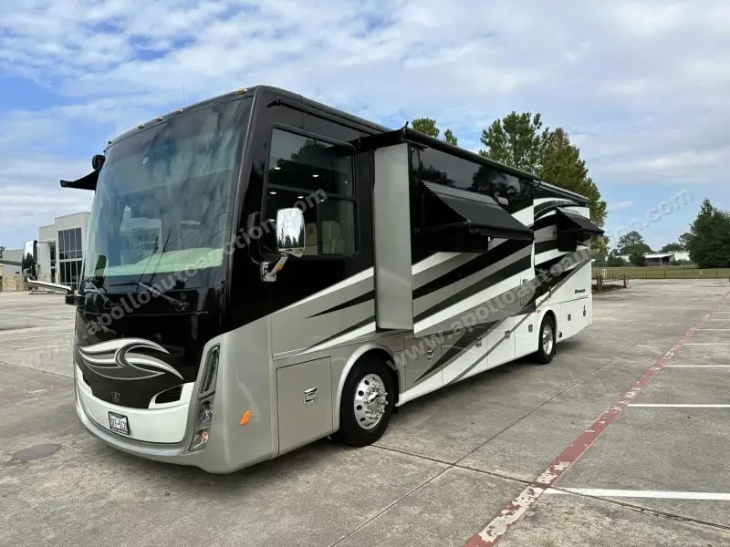 2017 Tiffin Allegro Breeze 32BR photo 3