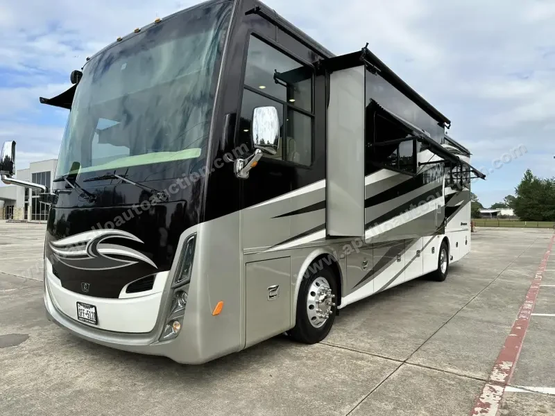 2017 Tiffin Allegro Breeze 32BR photo 14