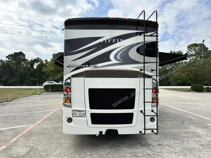 2017 Tiffin Allegro Breeze 32BR photo 9