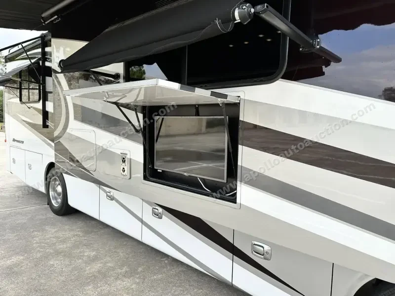 2017 Tiffin Allegro Breeze 32BR photo 15