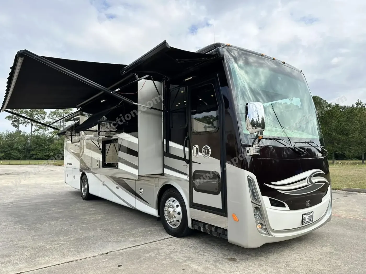 2017 Tiffin Allegro Breeze 32BR