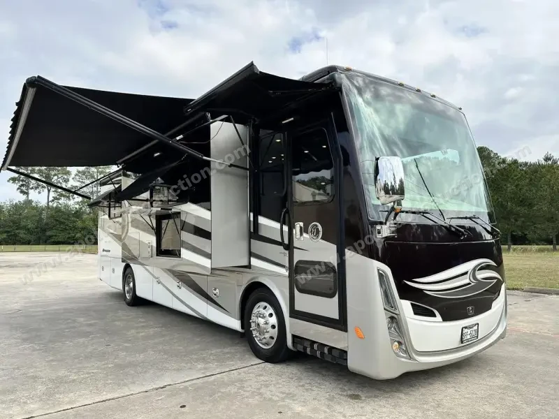 2017 Tiffin Allegro Breeze 32BR photo 1