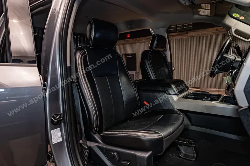 2020 Ford F-250 Super Duty Lariat photo 29