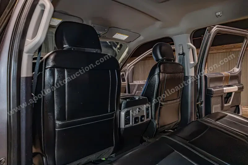 2020 Ford F-250 Super Duty Lariat photo 24