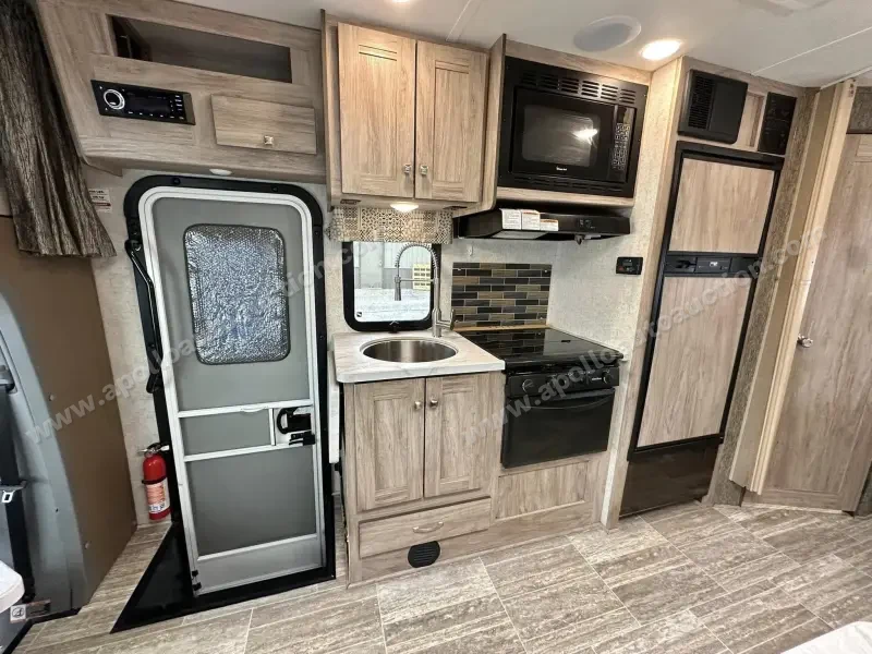 2017 Forest River Sunseeker 2400WS photo 57