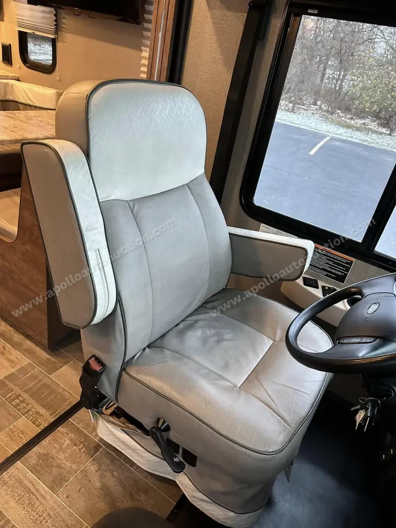 2018 Winnebago Intent 31P photo 21