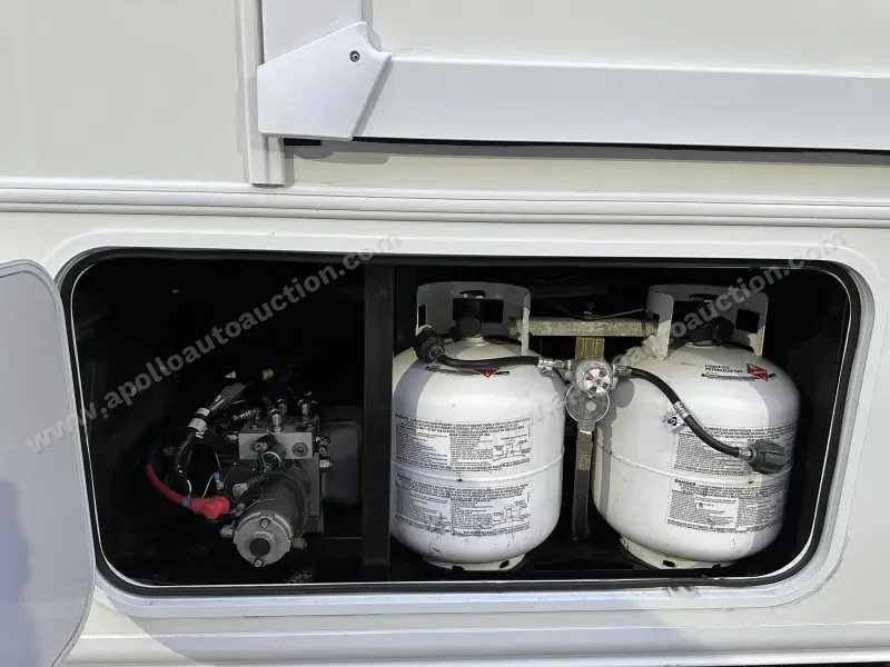 2018 Winnebago Intent 31P photo 56