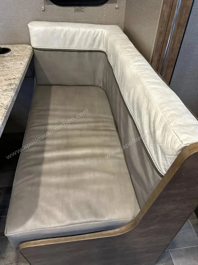 2018 Winnebago Intent 31P photo 47