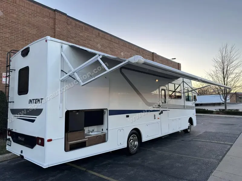 2018 Winnebago Intent 31P photo 15