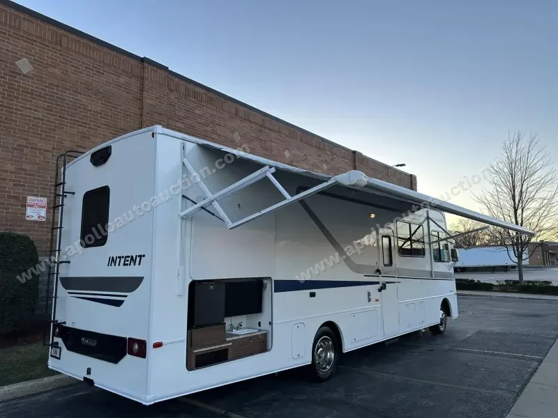 2018 Winnebago Intent 31P photo 19