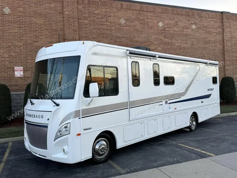 2018 Winnebago Intent 31P photo 1